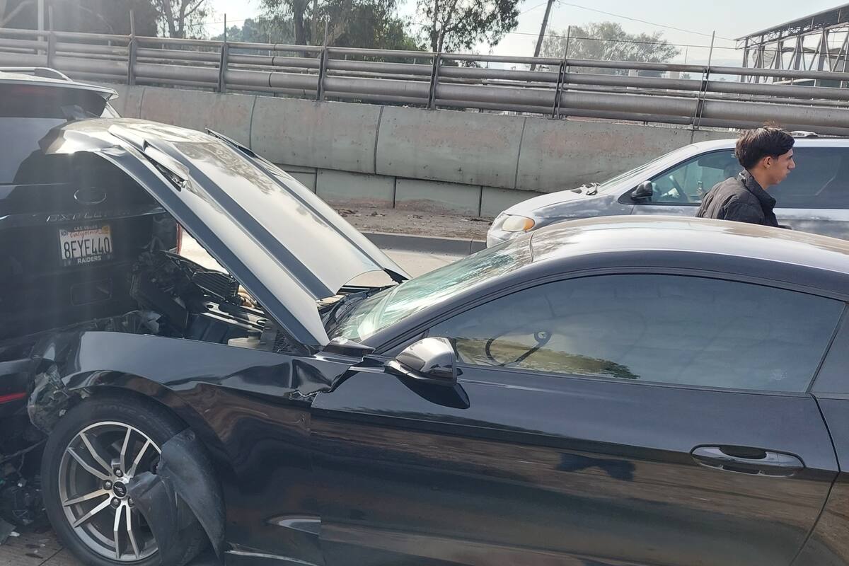 Chocan 3 carros en la Vía Rápida Poniente