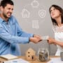 Hablar de dinero y alinear planes de vida con tu pareja previene rupturas amorosas y protege el patrimonio familiar antes de iniciar la cohabitación o el matrimonio