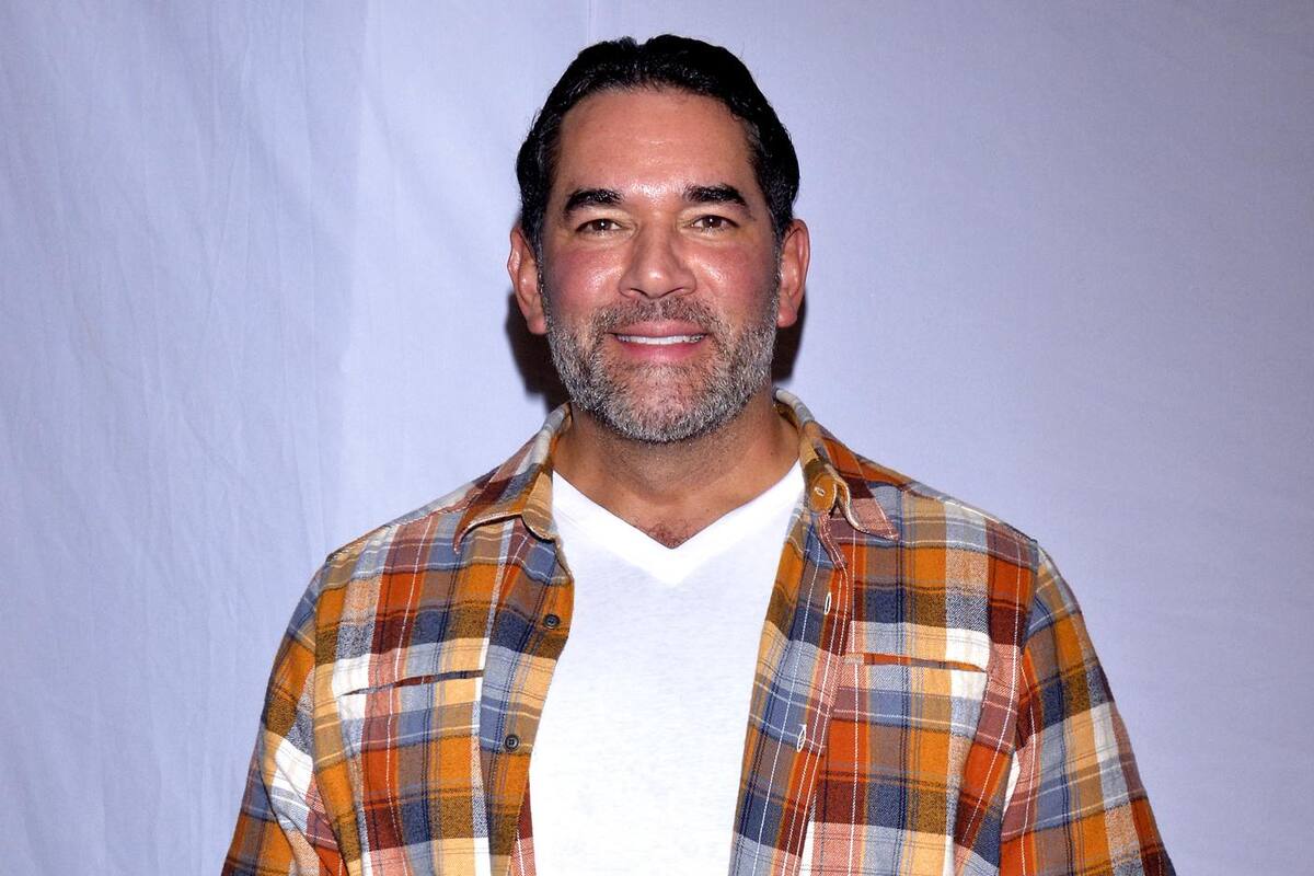 Lalo Santamarina da consejos de sexualidad a hijo de Mayrin Villanueva