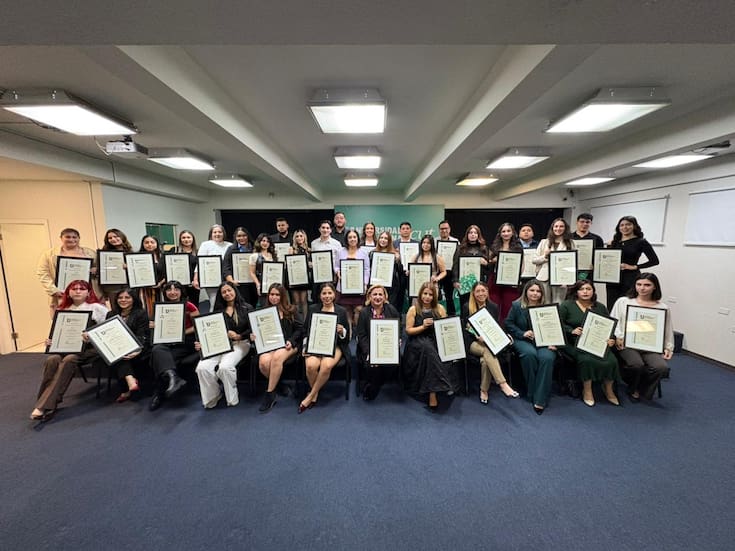 Entrega CUT títulos en ceremonia que celebra logro académico de sus egresados