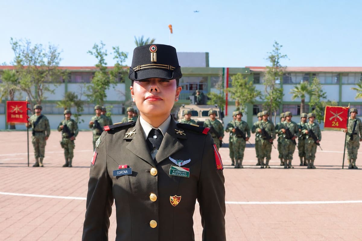 Lety Amayrani, de 23 años de edad, se convierte en teniente y destaca el valor del Ejército para superarse