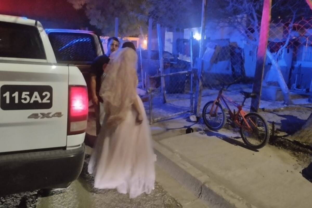 Mujer vestida de novia es localizada en la vía pública y trasladada a su hogar