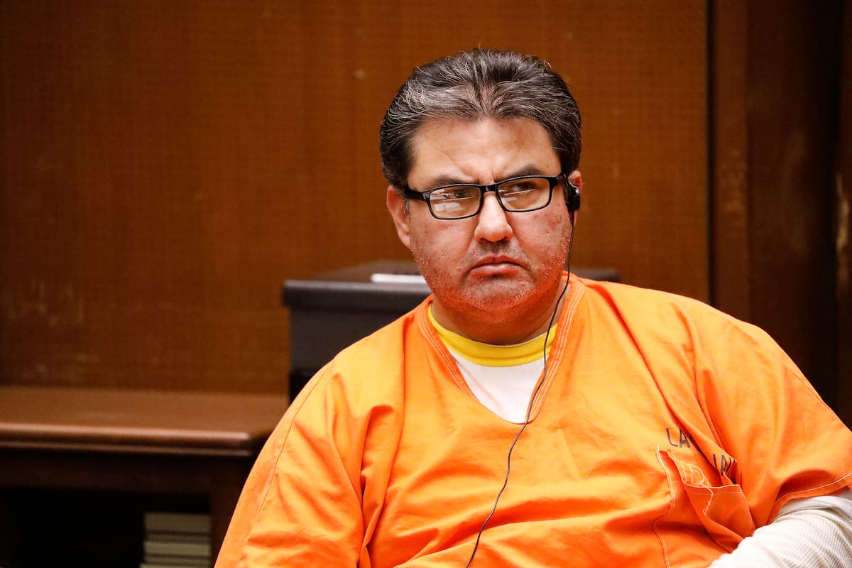 Naasón Joaquín García, líder de la iglesia mexicana Luz del Mundo, comparece junto con sus abogados Ken Rosenfeld y Allen Sawyer para una audiencia de revisión de fianza en el Tribunal Superior de Los Ángeles el lunes 15 de julio de 2019. (Al Seib/Los Angeles Times vía AP, Pool)