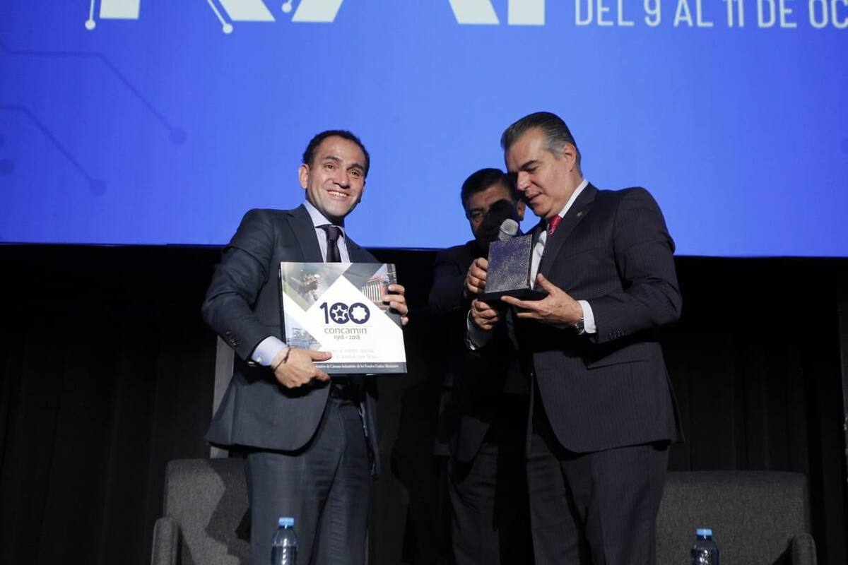 Industriales y gobierno de México buscan superar la desaceleración económica