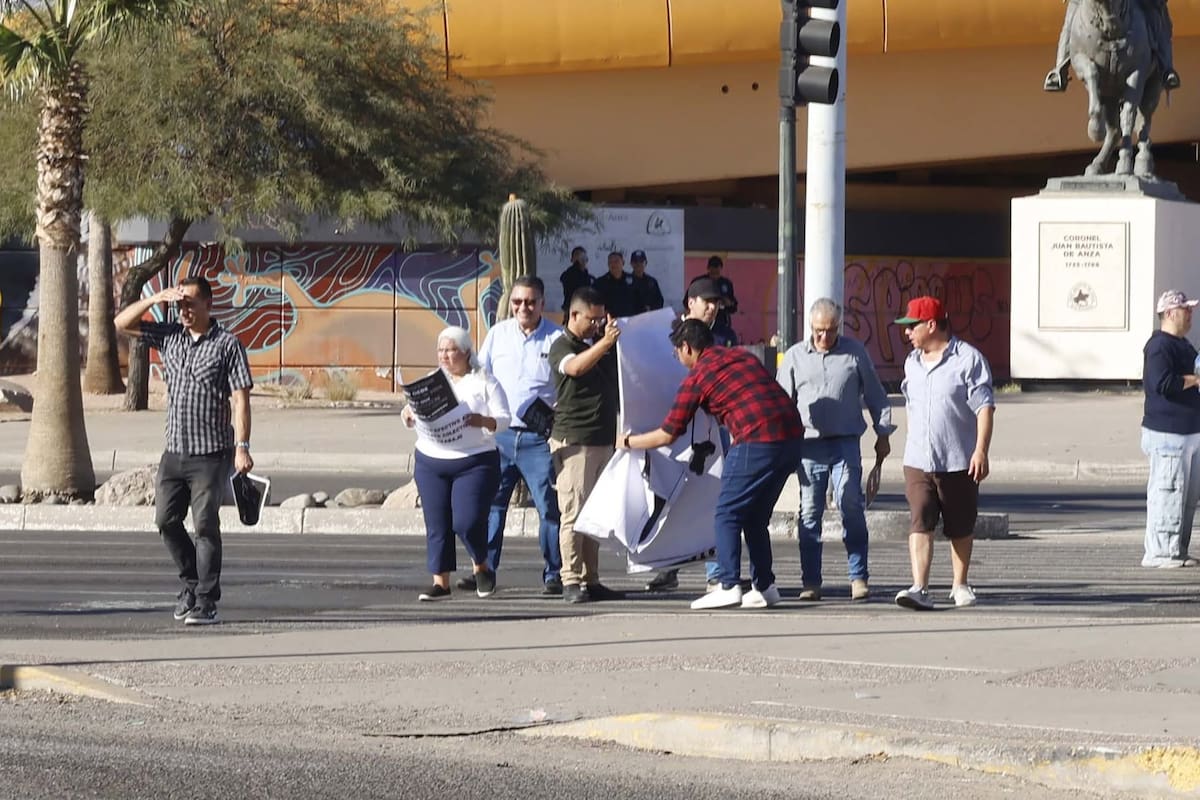 Bloquean bulevares para apoyar al maestro Ricardo Ortega ante deterioro de salud por huelga de hambre en la Unison