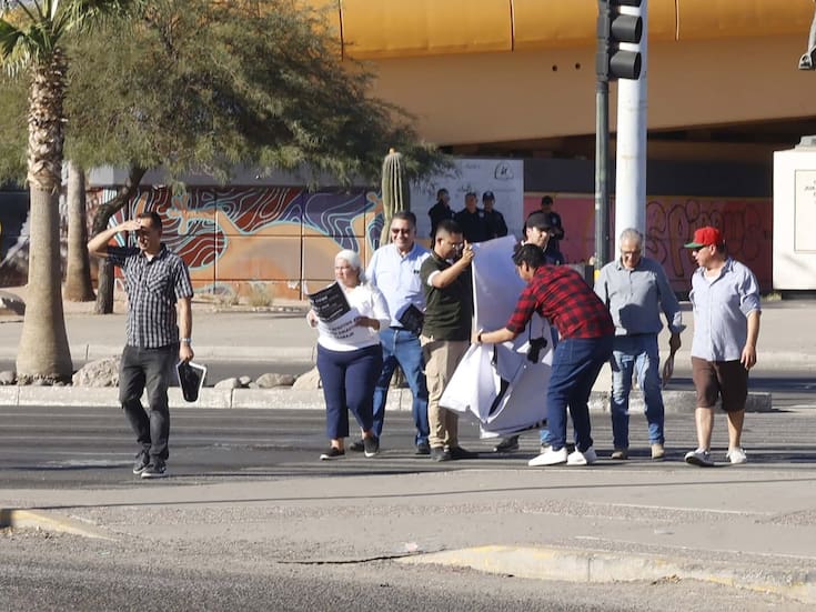 Bloquean bulevares para apoyar al maestro Ricardo Ortega ante deterioro de salud por huelga de hambre en la Unison