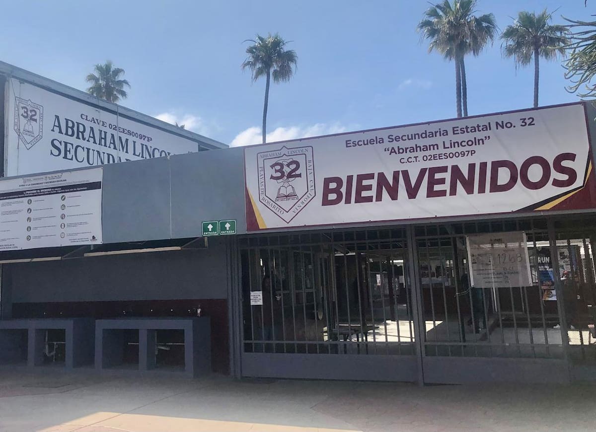 La escuela secundaria 32 Abraham Lincoln, organiza una carrera de pista y playa por el Día del Estudiante.