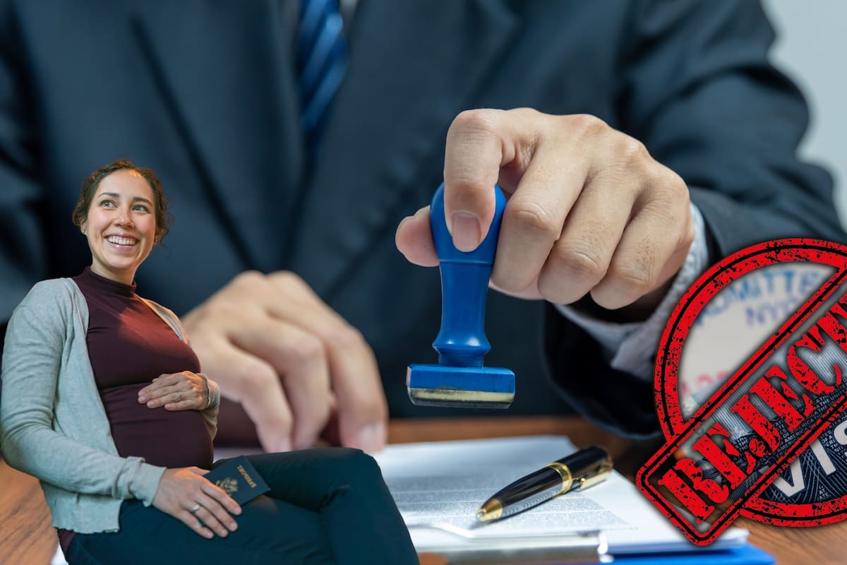 Estados Unidos canceló más de 600 visas de forma permanente a personas que pagaron a empresas para viajar embarazadas y dar a luz en territorio estadounidense con el fin de obtener la ciudadanía automática para sus hijos