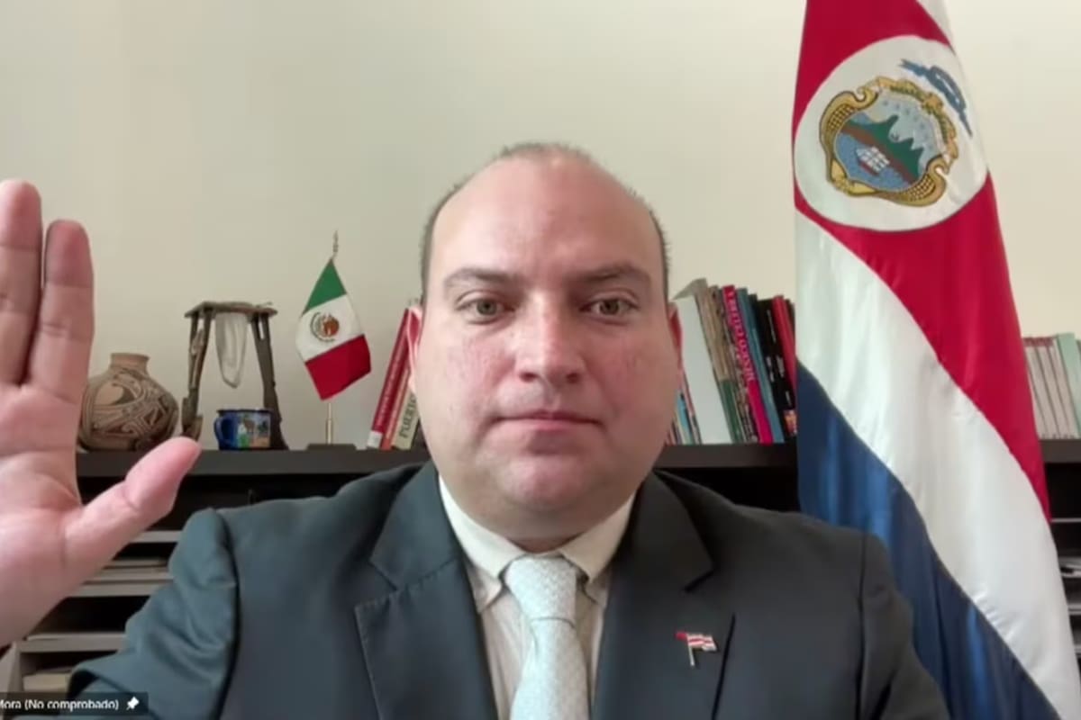 Costa Rica destituye a su embajador en México, quien afirma que se enteró por la prensa
