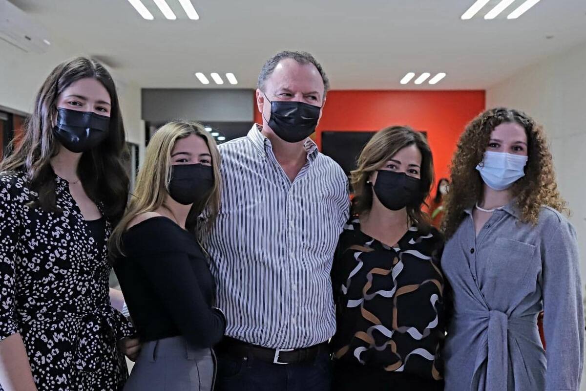 Ernesto Gándara se registra como pre candidato a gobernador de Sonora