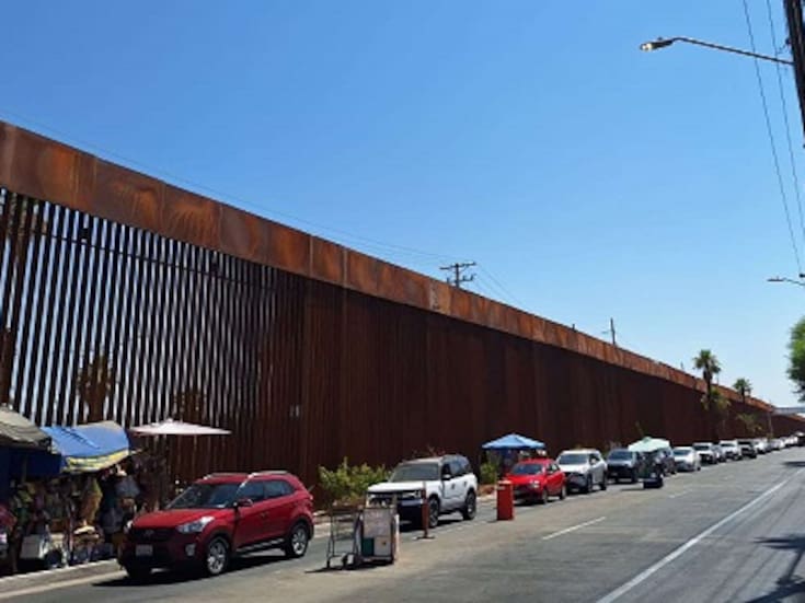Largas filas para cruzar a Calexico