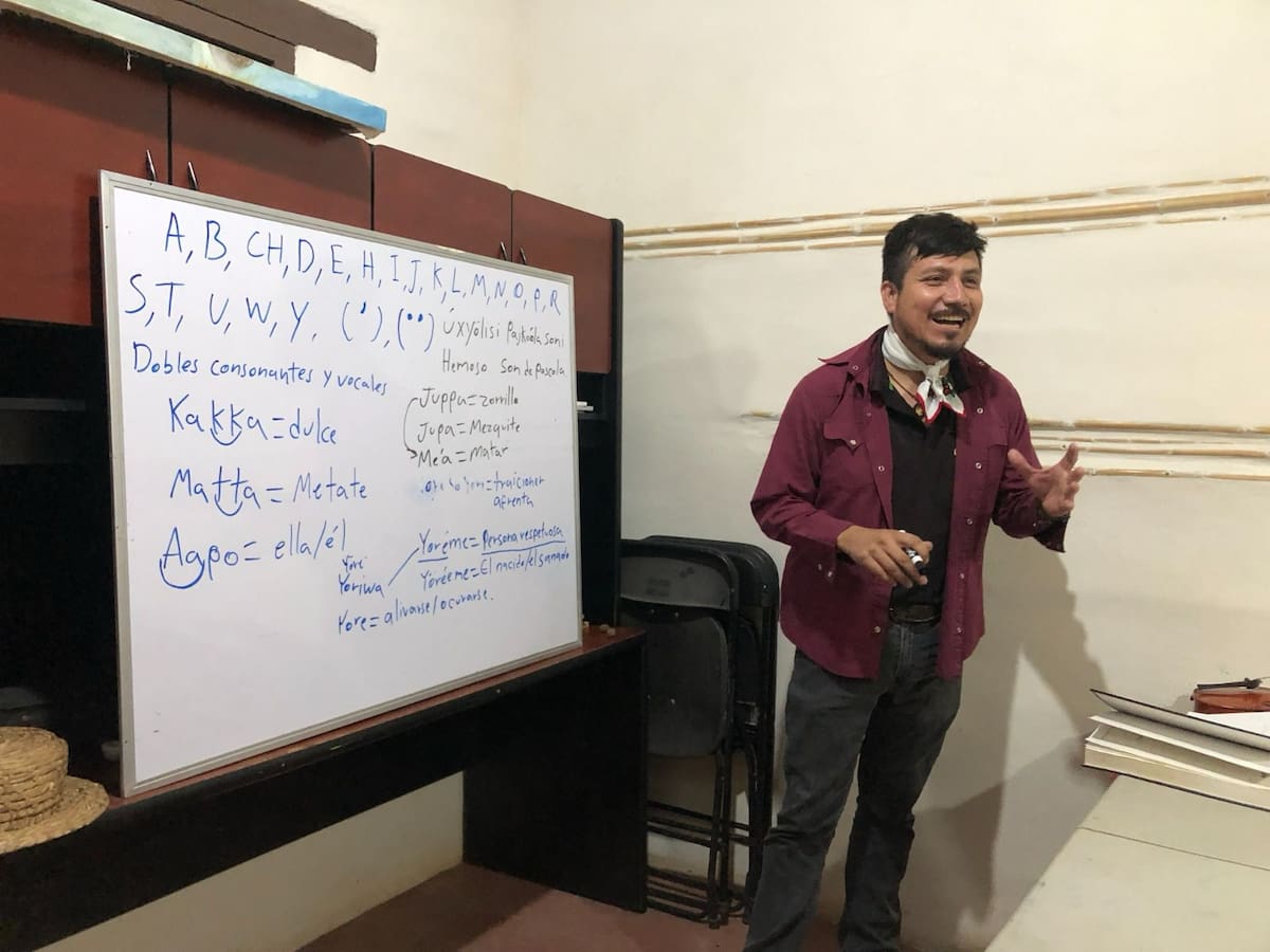 Yo´o Joara ofrece talleres de lengua Yaqui y bordado tradicional