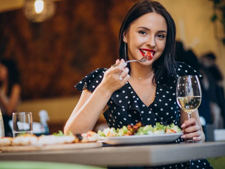 Esto gastaron los mexicanos en promedio para comer fuera de casa en 2024