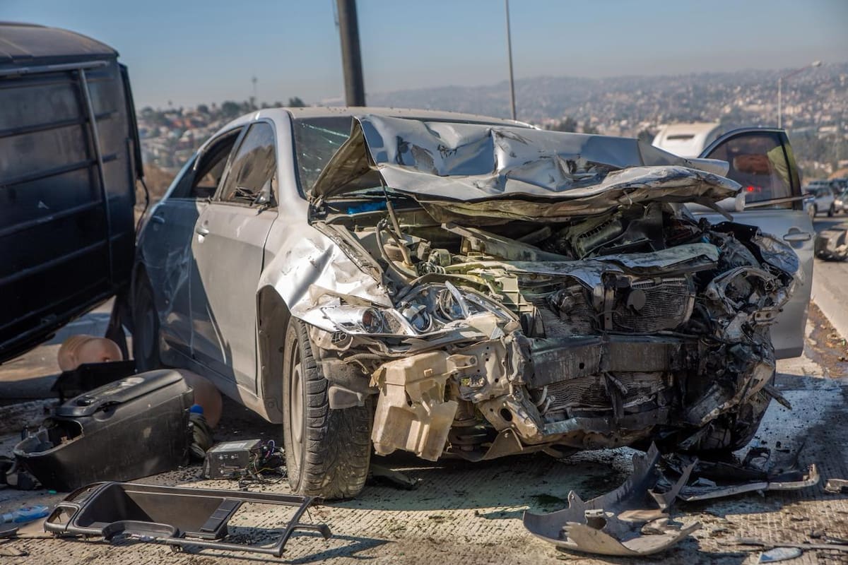 Dos personas lesionadas tras choque en el Panteón de los Olivos