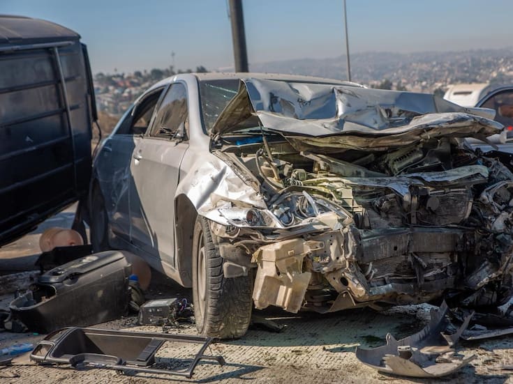 Dos personas lesionadas tras choque en el Panteón de los Olivos