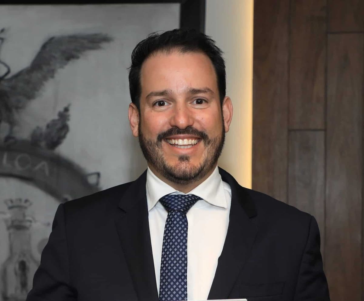 Ricardo “Pity” Velarde Cárdenas fue designado en marzo de 2024 como encargado del Despacho de la Secretaría de Turismo de Sinaloa; posteriormente encabezó la Secretaría de Economía estatal. Foto: Gobierno del Estado de Sinaloa.