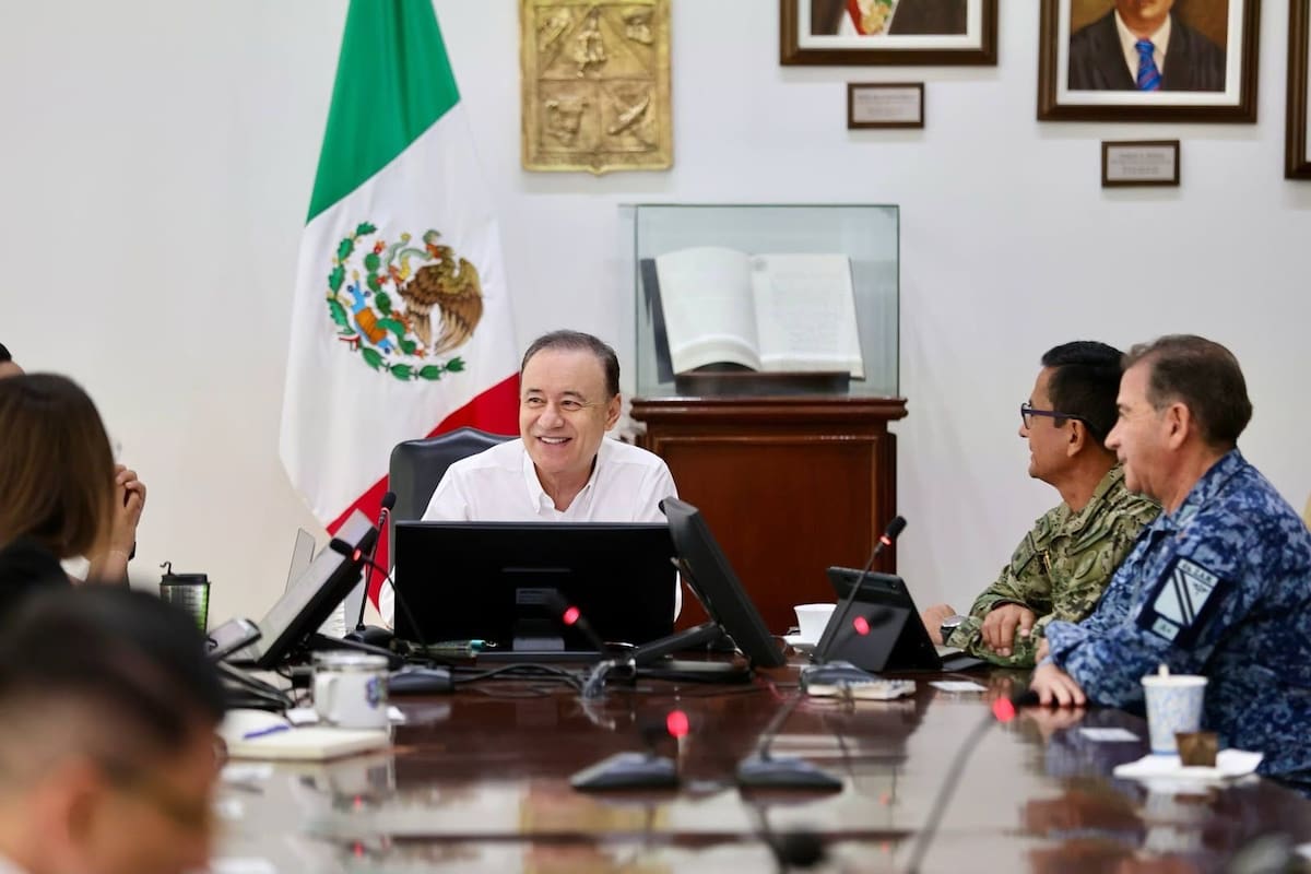 El gobernador Alfonso Durazo da seguimiento al ciclón mediante el Comité de Operaciones de Emergencias. FOTO: ESPECIAL