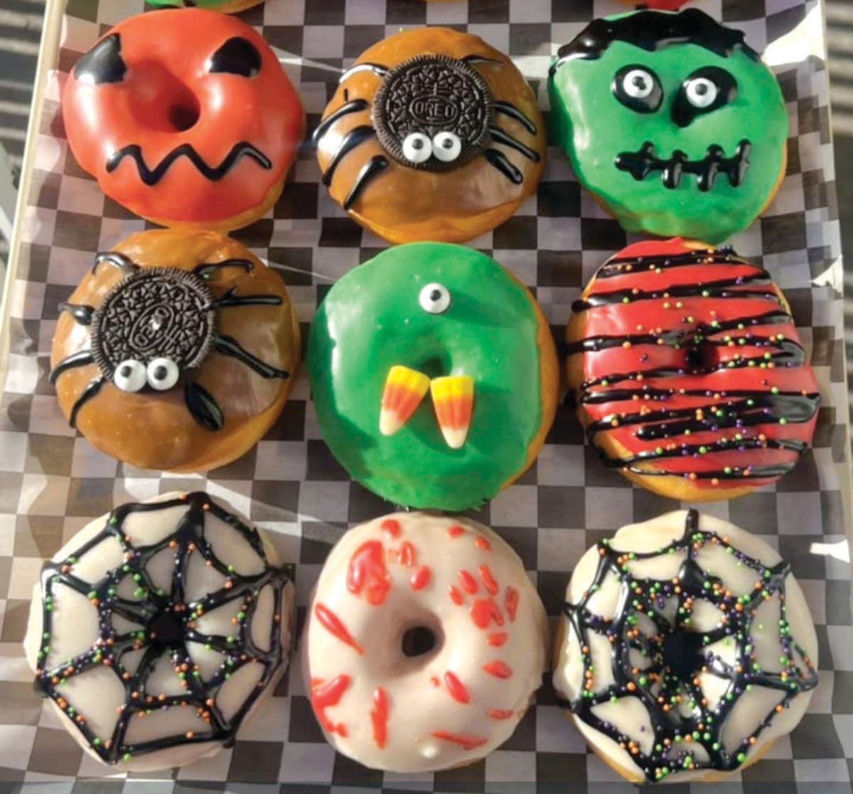 Fantasmas, calabazas, ojos de zombi y Frankenstein forman parte de los diseños de conchas de Halloween de Panana Bread. FOTO: LEONOR HERNÁNDEZ