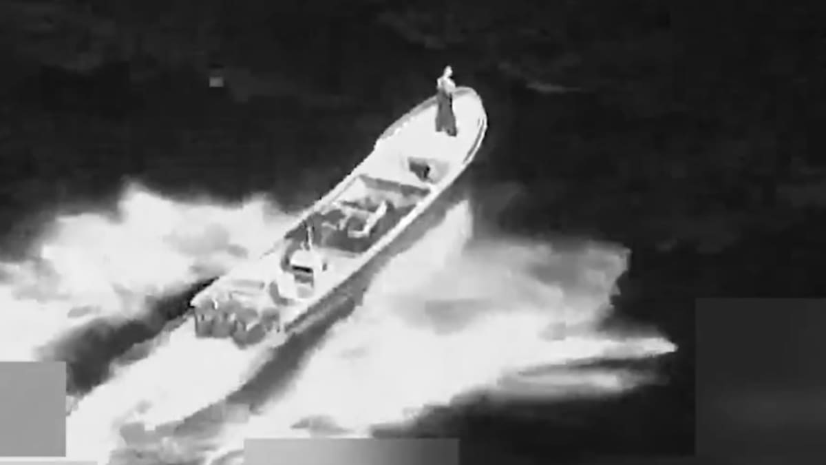 Estados Unidos bombardea embarcación en el Pacífico oriental y mata a dos presuntos “narcoterroristas”, según el Comando Sur