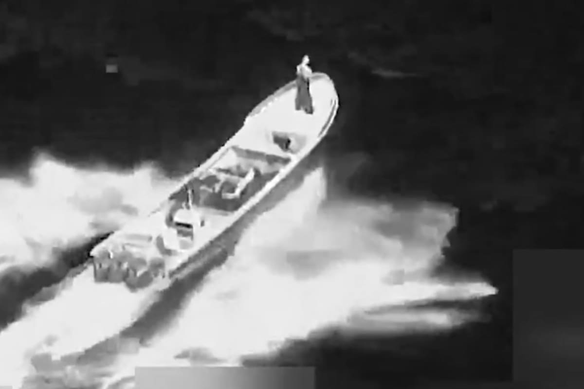 Estados Unidos bombardea embarcación en el Pacífico oriental y mata a dos presuntos “narcoterroristas”, según el Comando Sur