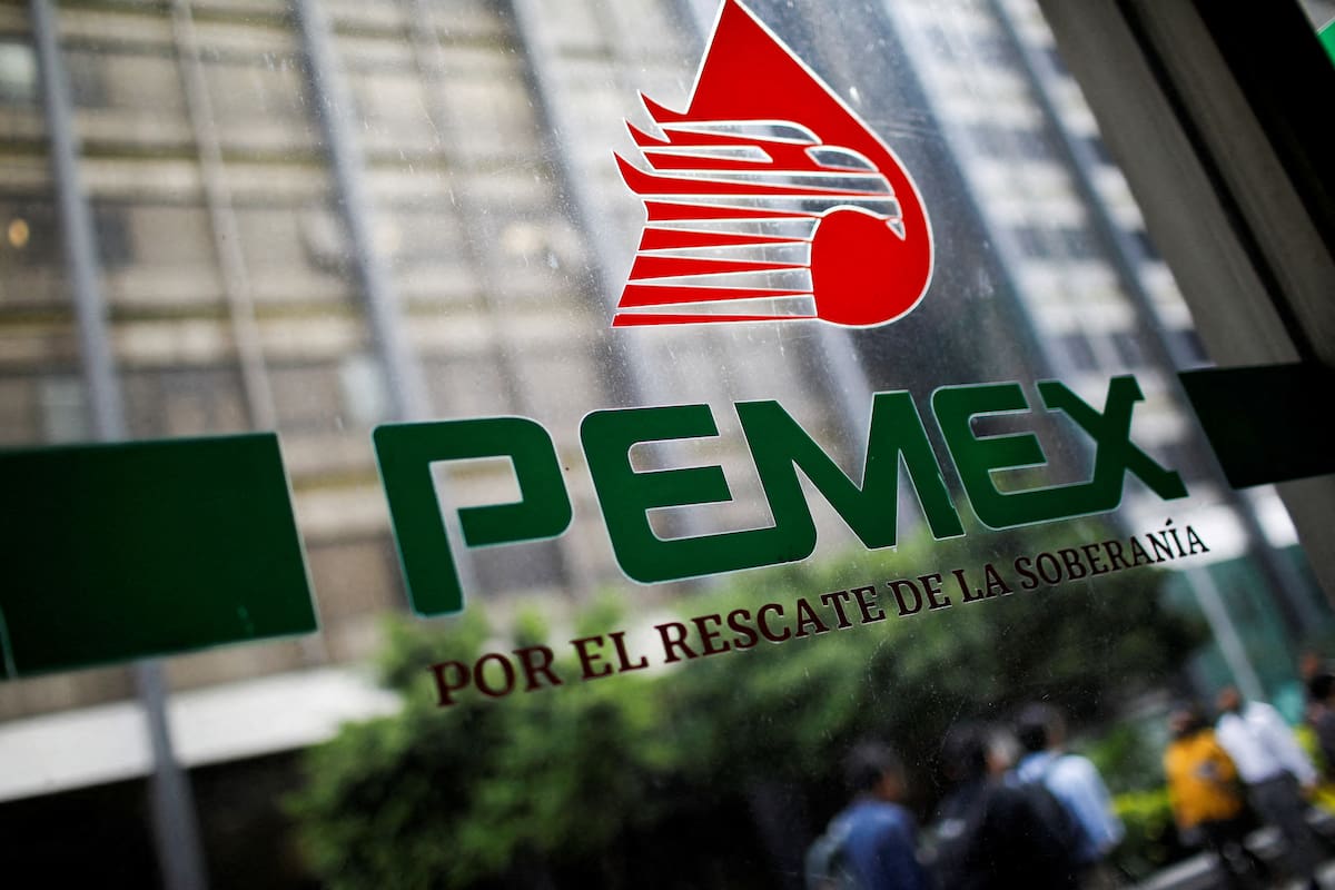 Imagen de archivo. El logotipo de Petróleos Mexicanos (Pemex) se muestra en la sede de la compañía en Ciudad de México, México. 26 de julio de 2023. REUTERS/Raquel Cunha/