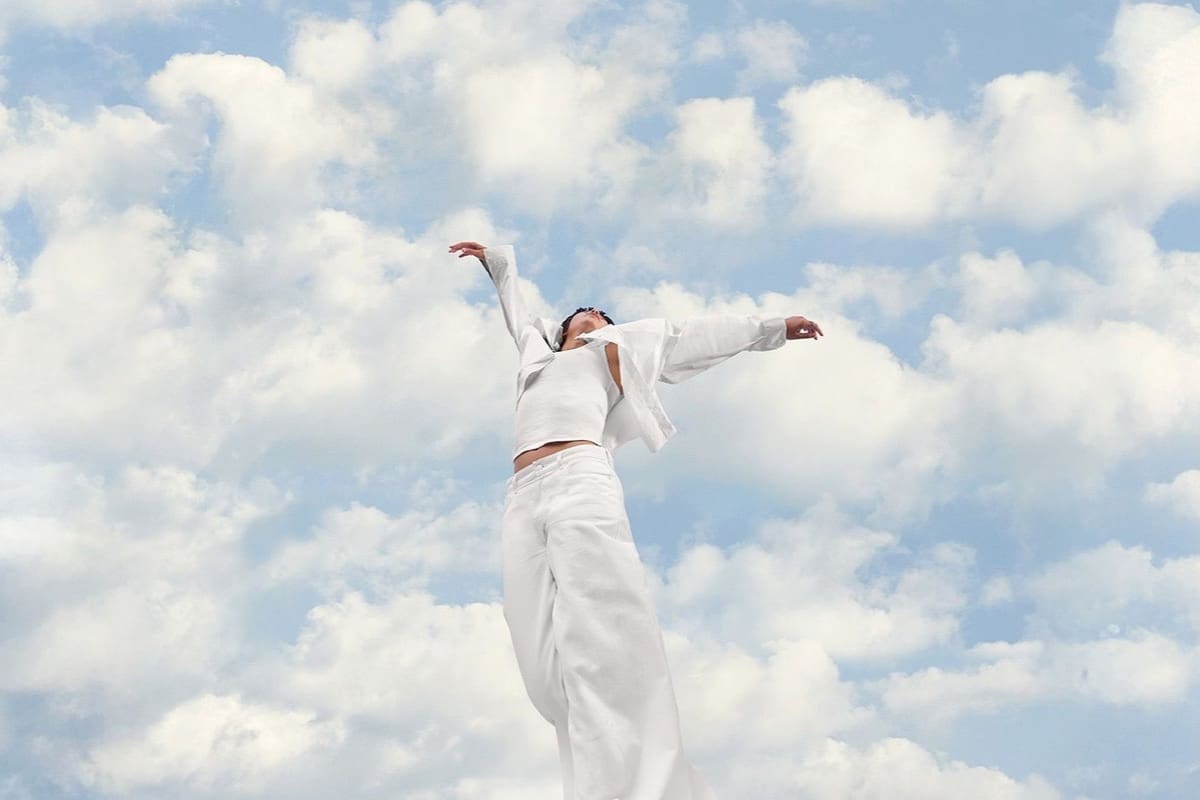 Pantone revela el Color del Año 2026: Cloud Dancer, el blanco que simboliza calma y pausa en tiempos ruidosos