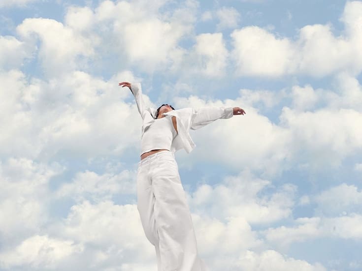 Pantone revela el Color del Año 2026: Cloud Dancer, el blanco que simboliza calma y pausa en tiempos ruidosos