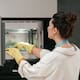 ¿Cómo quitarle el cochambre y la grasa pegada al microondas? Este remedio casero lo deja como nuevo