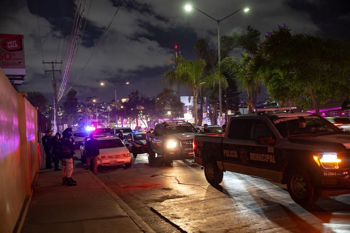 Hallan cadáver dentro de vehículo abandonado en la colonia Hipódromo