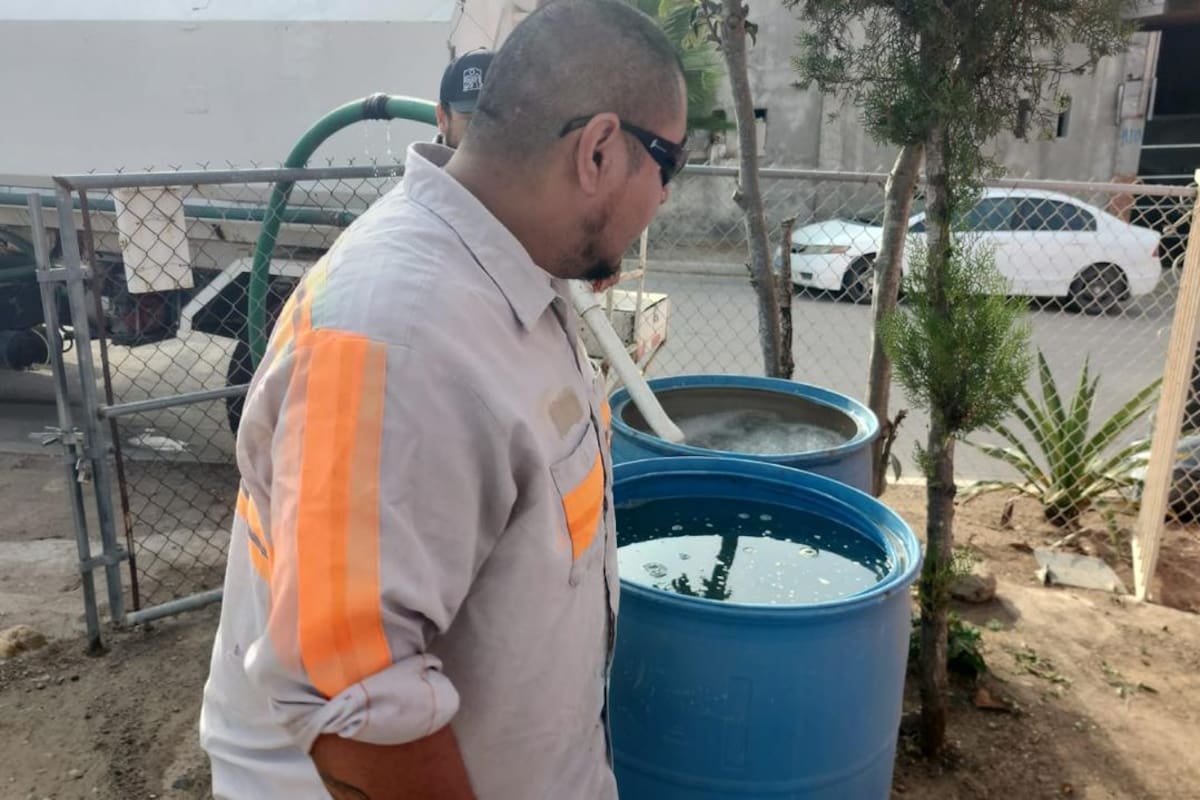 Ayuntamiento de Rosarito despliega 10 pipas para abastecer de agua a colonias afectadas
