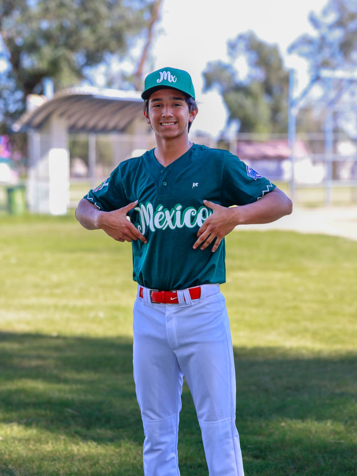 El beisbolista mexicalense Dayron Robledo Yáñez, de la categoría Sub 14, representa a México en la Serie de Béisbol de Las Américas, que se celebra del 23 al 31 de octubre en Medellín, Colombia. Foto: Juan J. Morales.