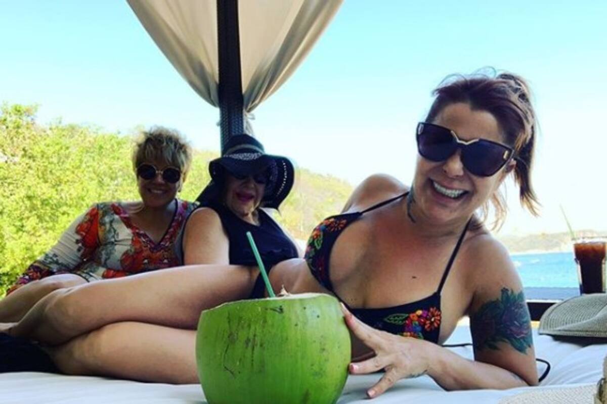 Alejandra Guzmán recibe el año 2020 posando en bikini