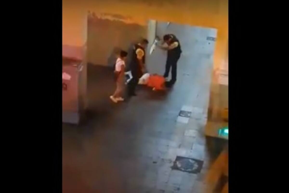 VIDEO: Un hombre fue golpeado brutalmente por policías de Ecuador hasta dejarlo inconsciente, dispararon contra vehículo cuyo conductor aparentemente los estaba grabando y amenazaron a testigos