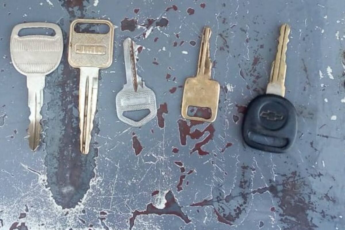 Estadounidense es detenido en SLRC con llaves limadas