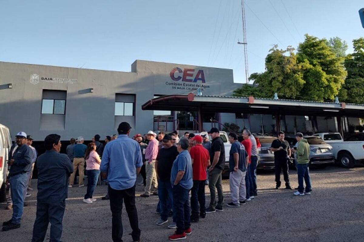Trabajadores de la Comisión Estatal del Agua realizan paro laboral