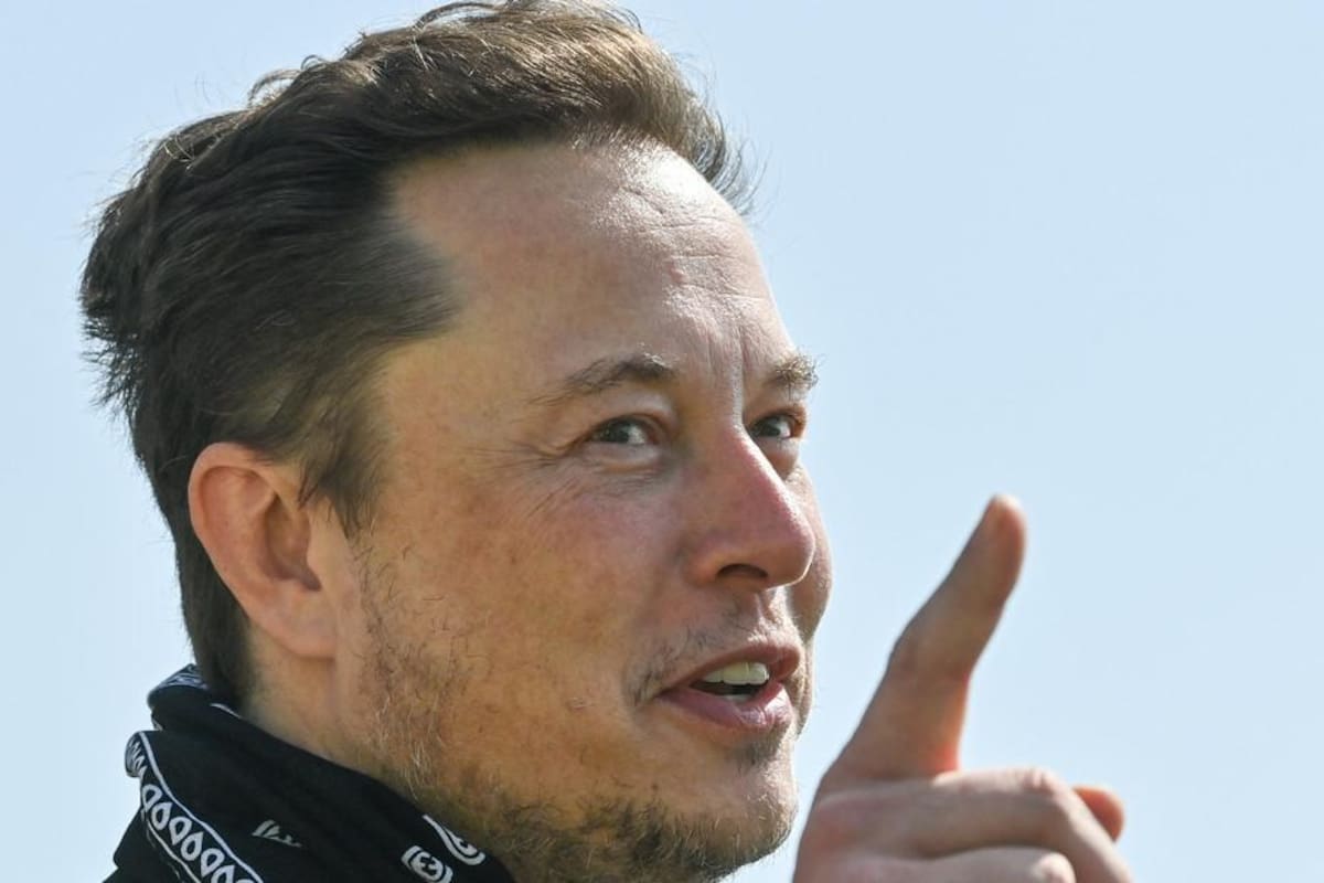 Elon Musk estrena corte de pelo y provoca comparaciones con populares villanos de películas