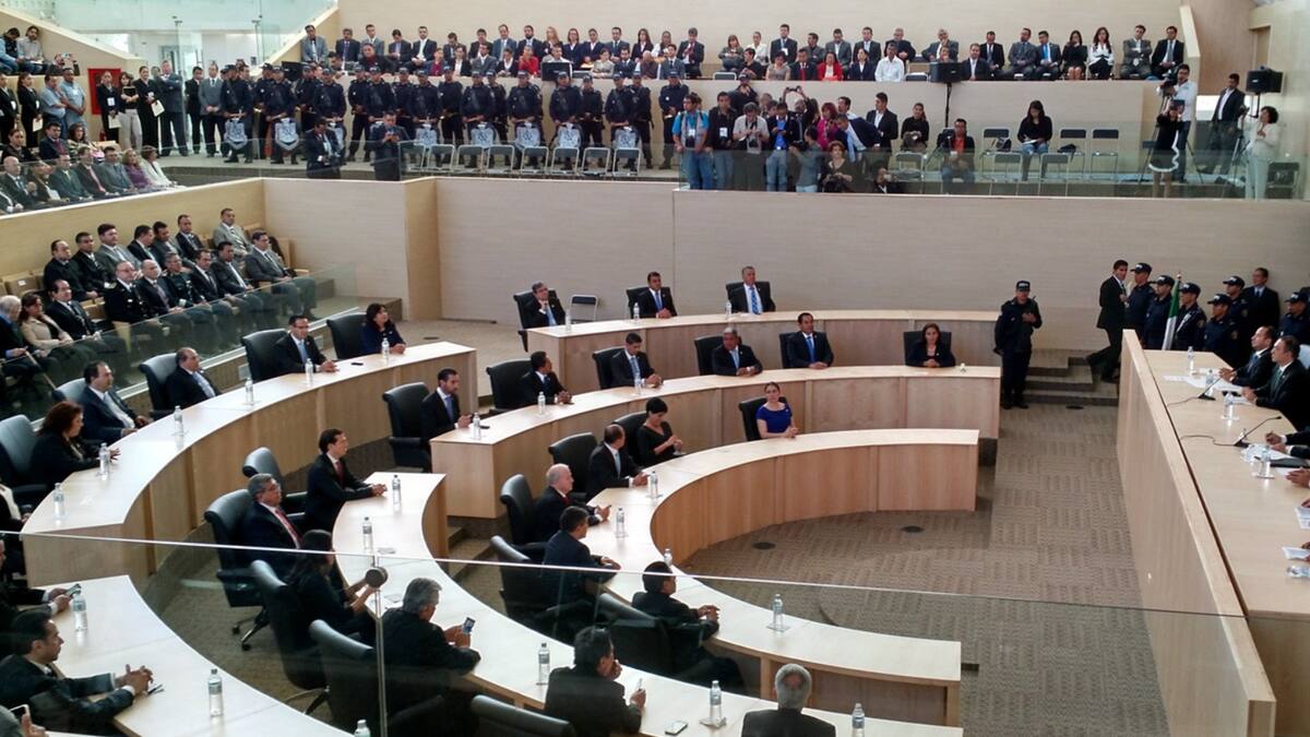 La construcción del nuevo Congreso de Guanajuato pasó de costar 138 millones a superar los 800 millones de pesos, sigue inconclusa y ahora enfrenta reparaciones estructurales sin presupuesto ni fecha definida