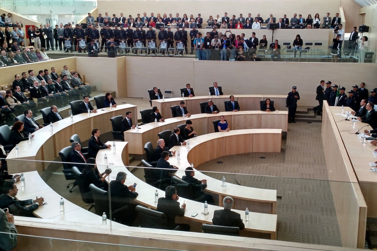 La construcción del nuevo Congreso de Guanajuato pasó de costar 138 millones a superar los 800 millones de pesos, sigue inconclusa y ahora enfrenta reparaciones estructurales sin presupuesto ni fecha definida