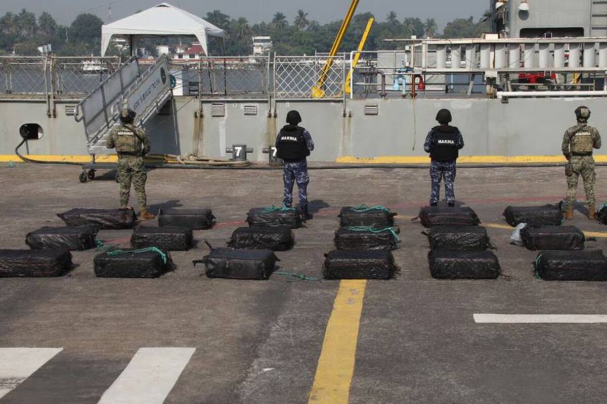 Marina incauta tonelada y media de cocaína en costas de Michoacán