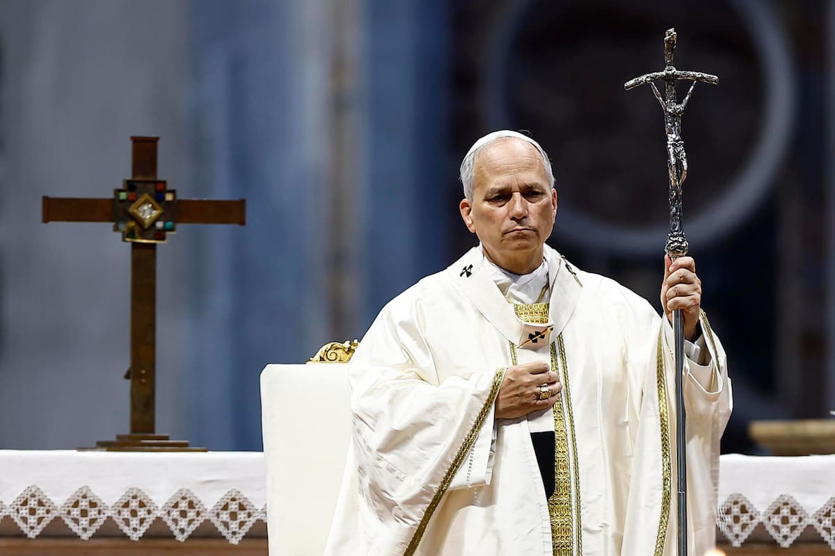 El papa León XIV preside la Santa Misa en la Basílica de San Pedro, en la Ciudad del Vaticano, el 15 de junio de 2025, con motivo del Jubileo del Deporte. EFE/EPA/ANGELO CARCONI
