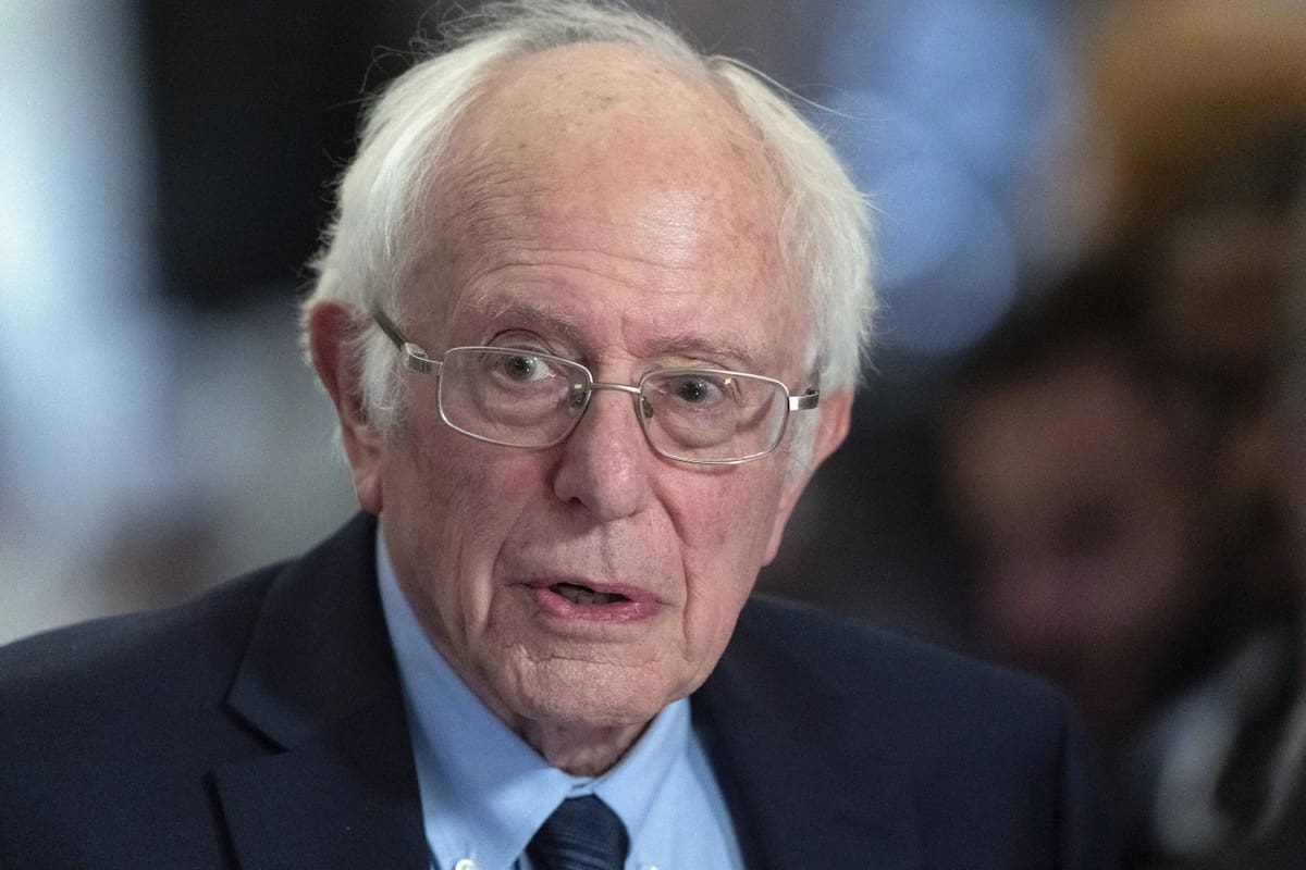 ARCHIVO — El senador Bernie Sanders, independiente por Vermont, habla con los medios mientras se dirige a la Cámara de Representantes antes del discurso del Estado de la Unión del presidente Joe Biden en el Capitolio de los EE.UU., el jueves 7 de marzo de 2024, en Washington. | Crédito: AP/Jose Luis Magaña, archivo