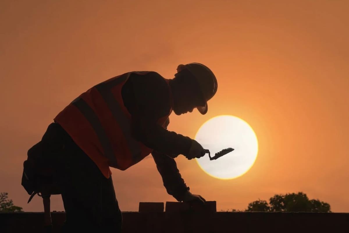 Taqueros y albañiles encabezan la lista de los 10 empleos en México que la inteligencia artificial no puede reemplazar debido a la destreza física e interacción humana que exigen