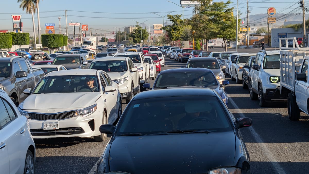 El cambio reciente de bajar el límite de velocidad de 60 a 50 km/h en los bulevares principales de Hermosillo fue visto como algo bueno por algunos conductores, ya que creen que es necesario por la cantidad de choques y accidentes que han pasado en la ciudad. Foto: Archivo GH
