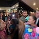 Claudia Sheinbaum llega a Nueva York para la final del Mundial 2026; migrantes la reciben con mariachis y se reunirá con Donald Trump y Mark Carney