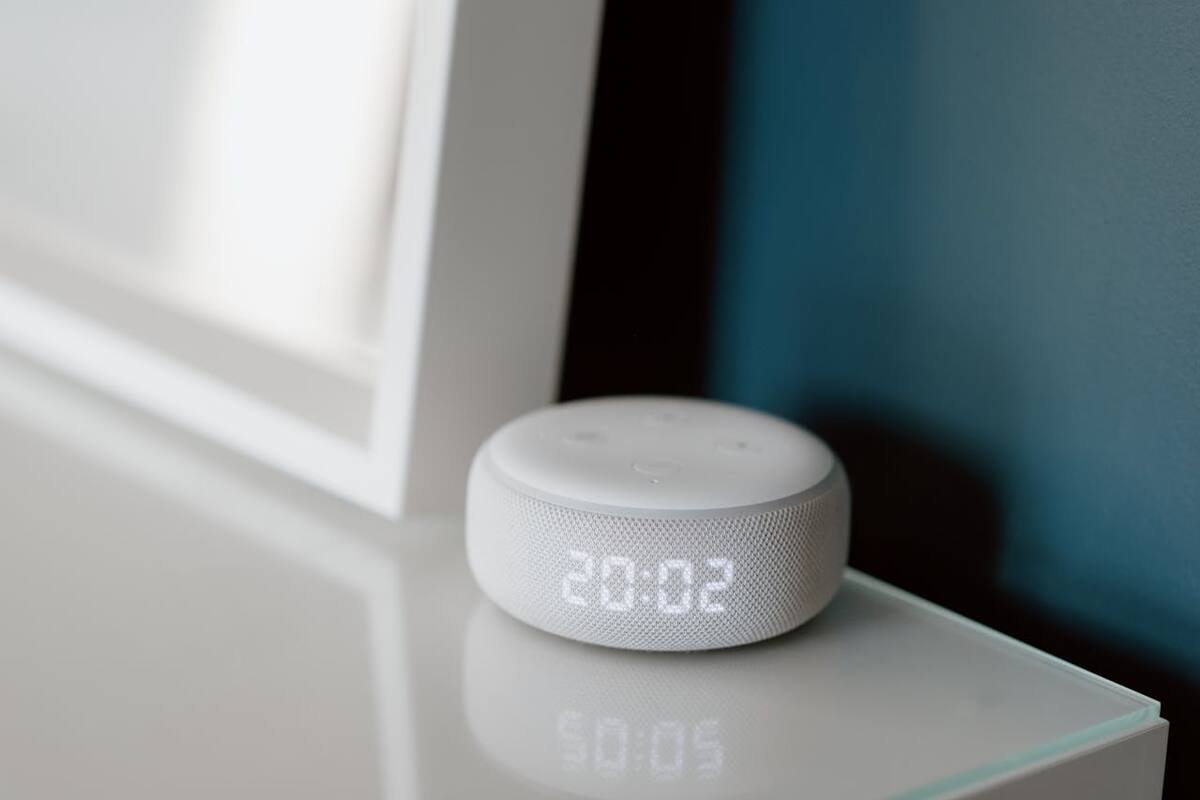 Amazon remata a mitad de precio bocina inteligente, con Alexa integrada, por Hot Sale