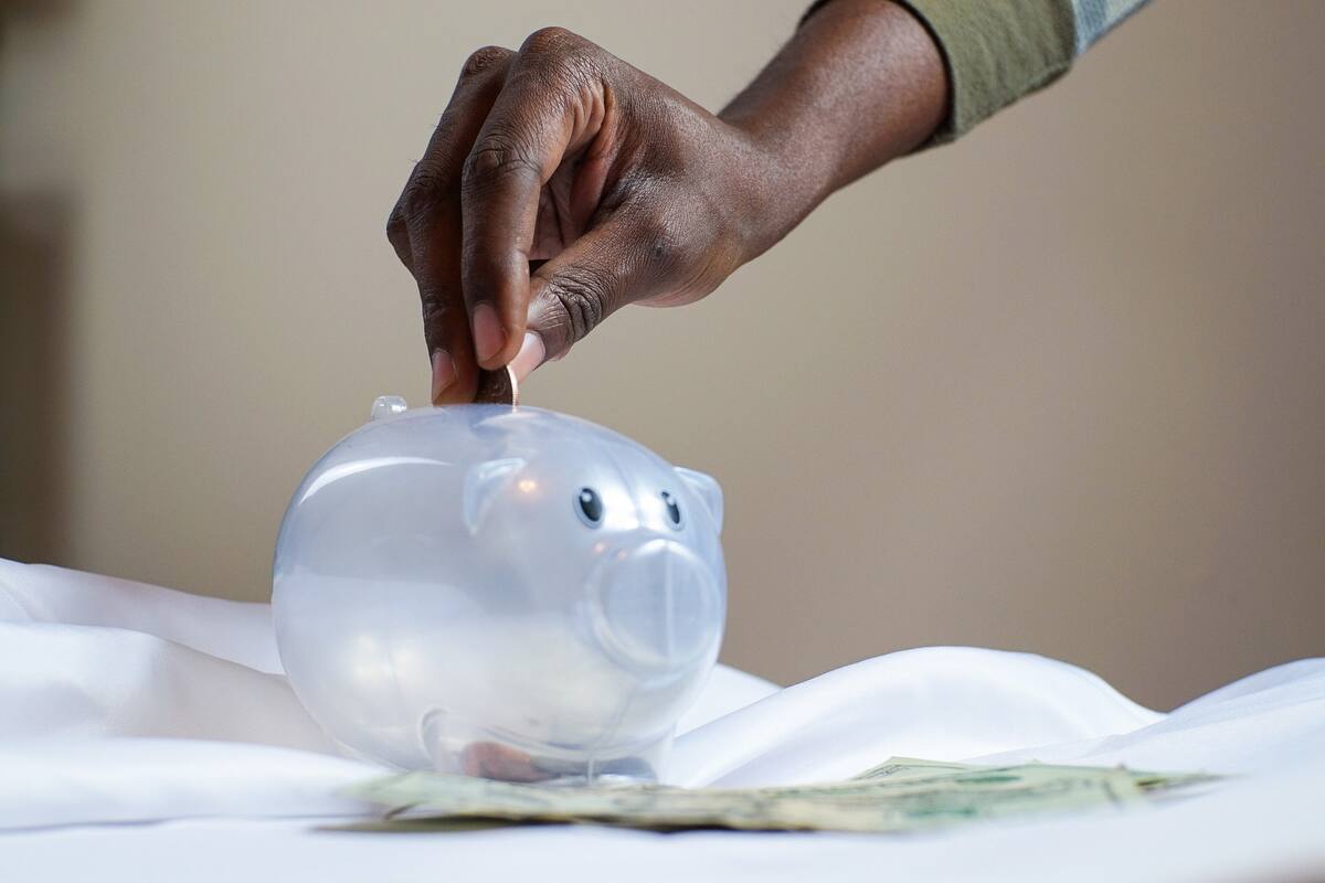 La mentalidad del ahorro: Cómo cambiar tu relación con el dinero