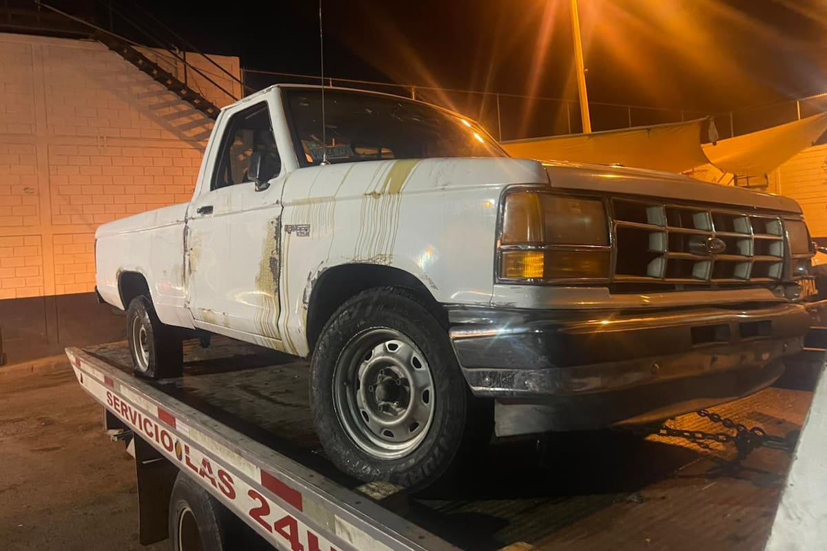 Persecución termina con vehículo volcando y dos detenidos en Nogales