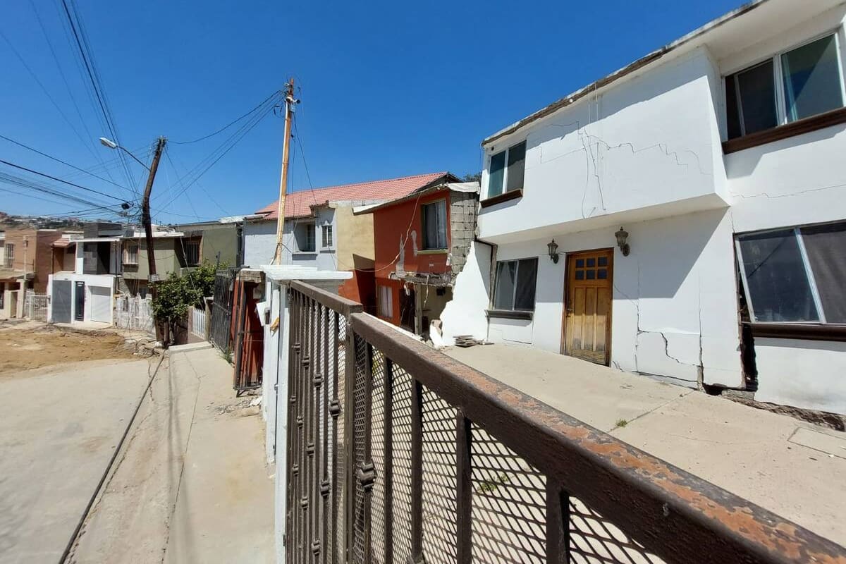 Avanza un metro al mes deslizamiento en Lomas Conjunto Residencial