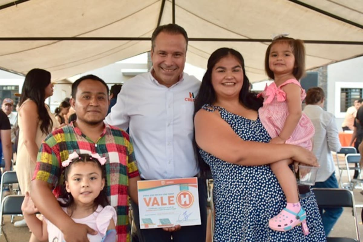Entrega Astiazarán paneles solares del programa Sello H en casas de interés social