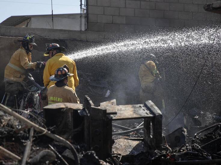 Incendio en El Pípila de Tijuana deja casa destruida y daños en vehículos